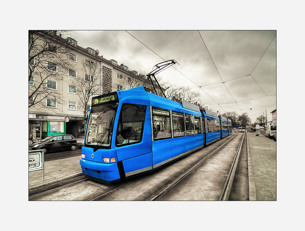 Wow! Eine Tram ohne Reklame drauf!