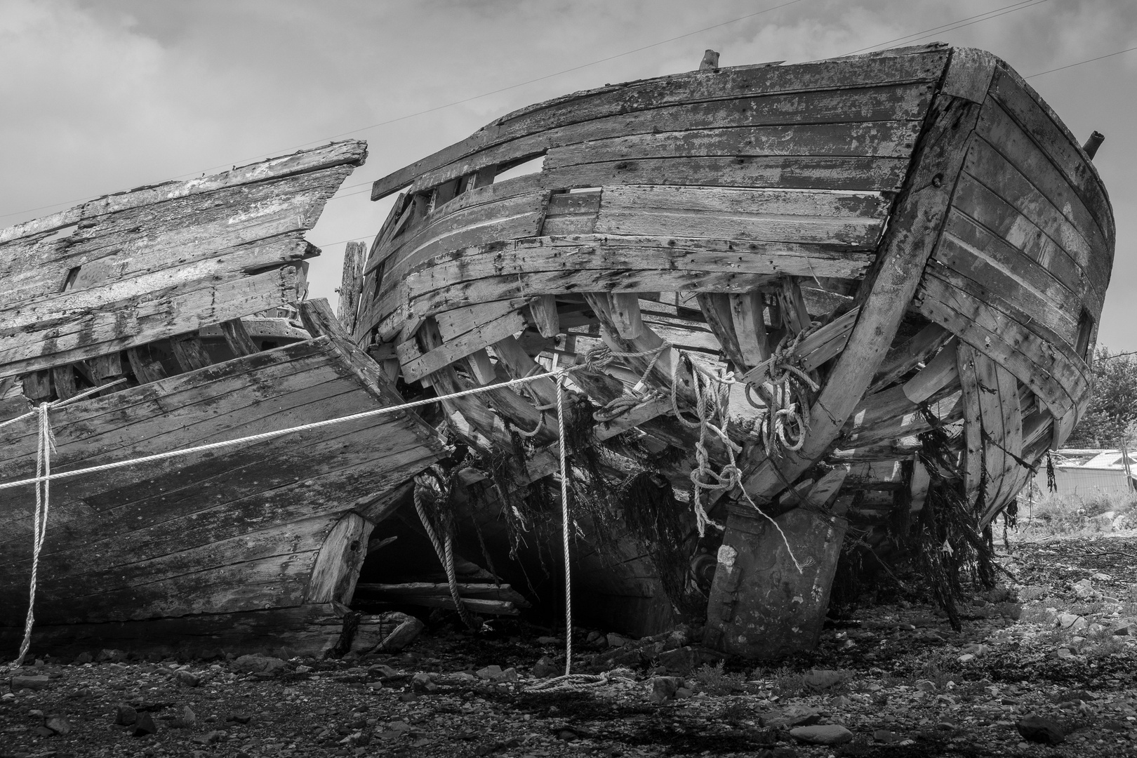 Wrack in der Bucht von Rostellec