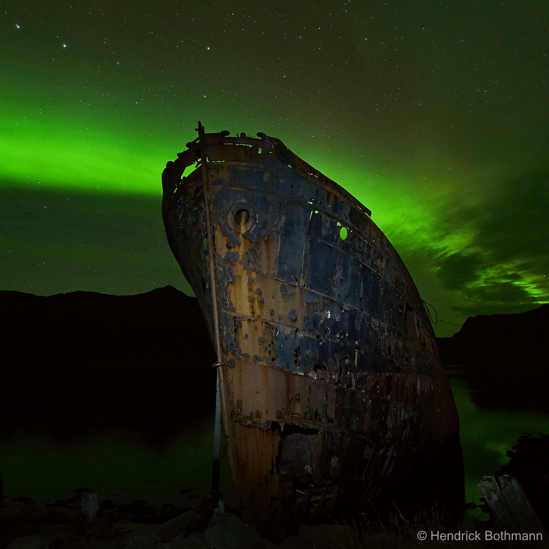 Wrack mit Nordlicht