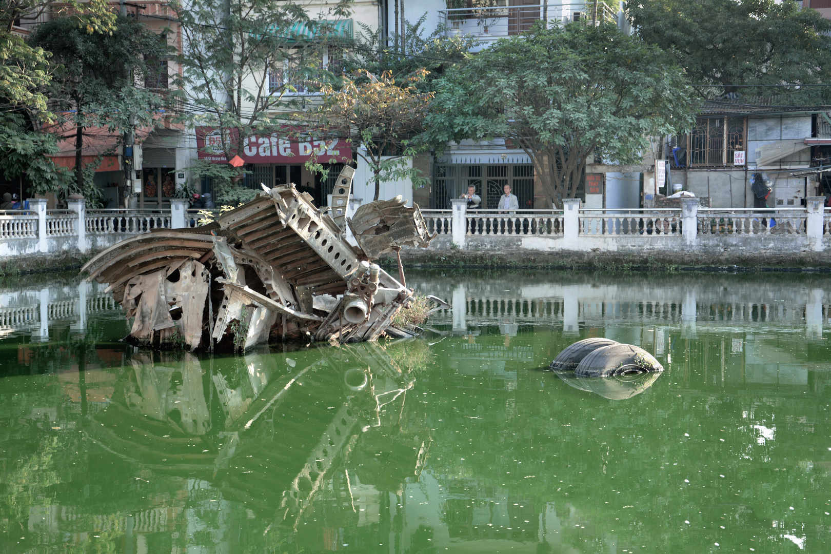 Wrak eines B52-Bombers in Hanoi