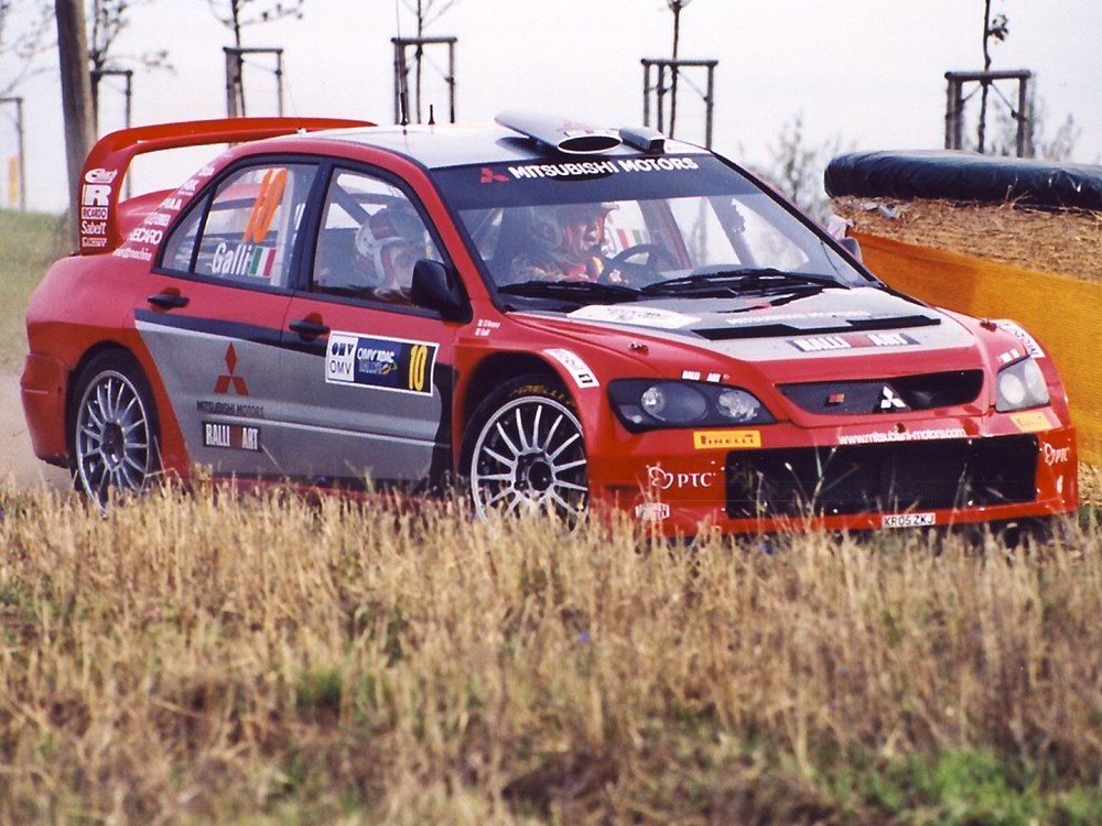 WRC 2005 - Durchsicht - Galli macht sogar beim Fahren seine Späßchen....