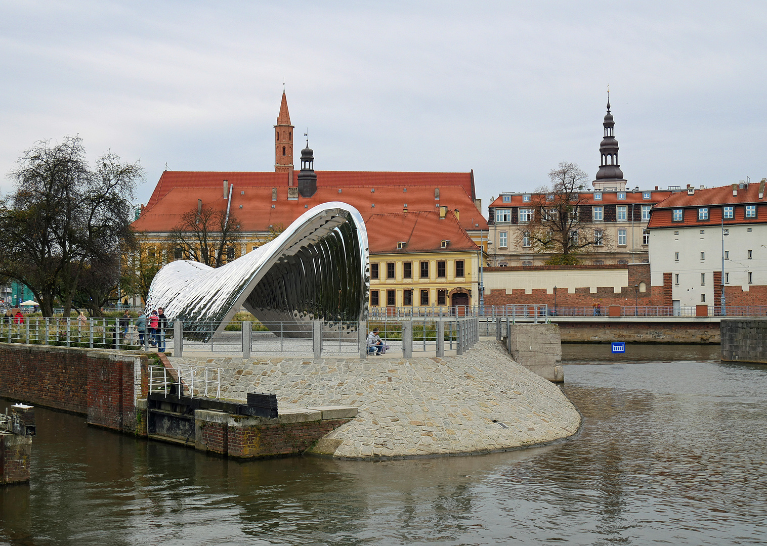 Wroclaw mit Metallspiegelbau