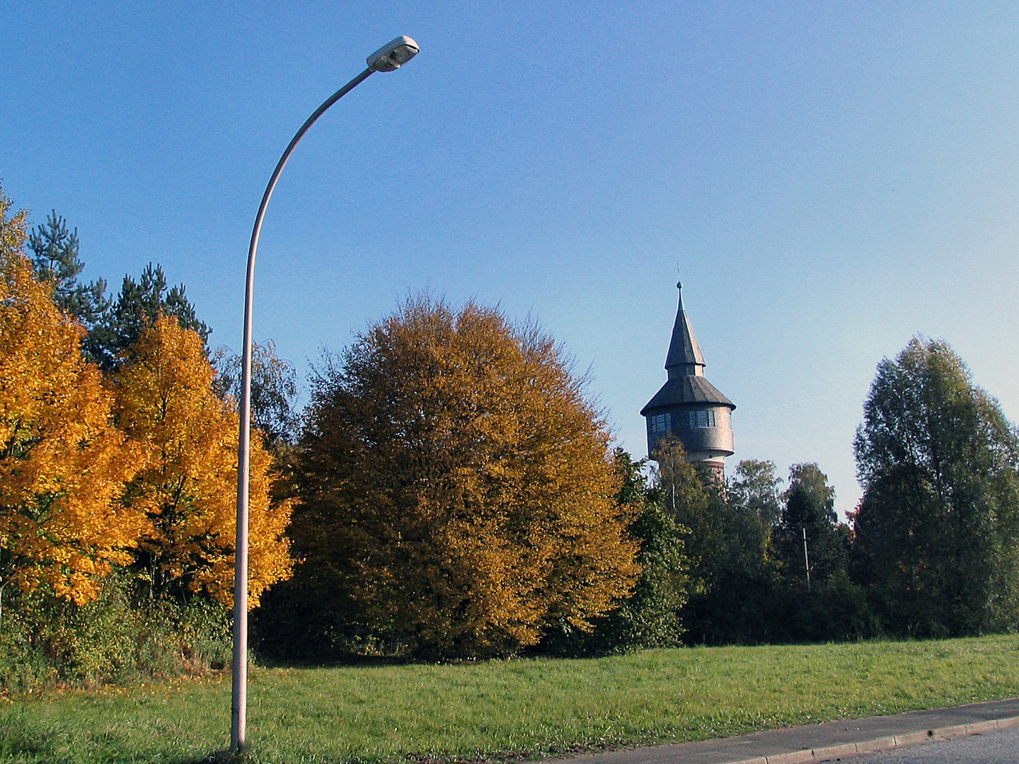 Wsserturm im Herbst