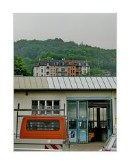 .. WSW Hinterhof (Gutenbergstr.) mit Blick auf Nützenberg