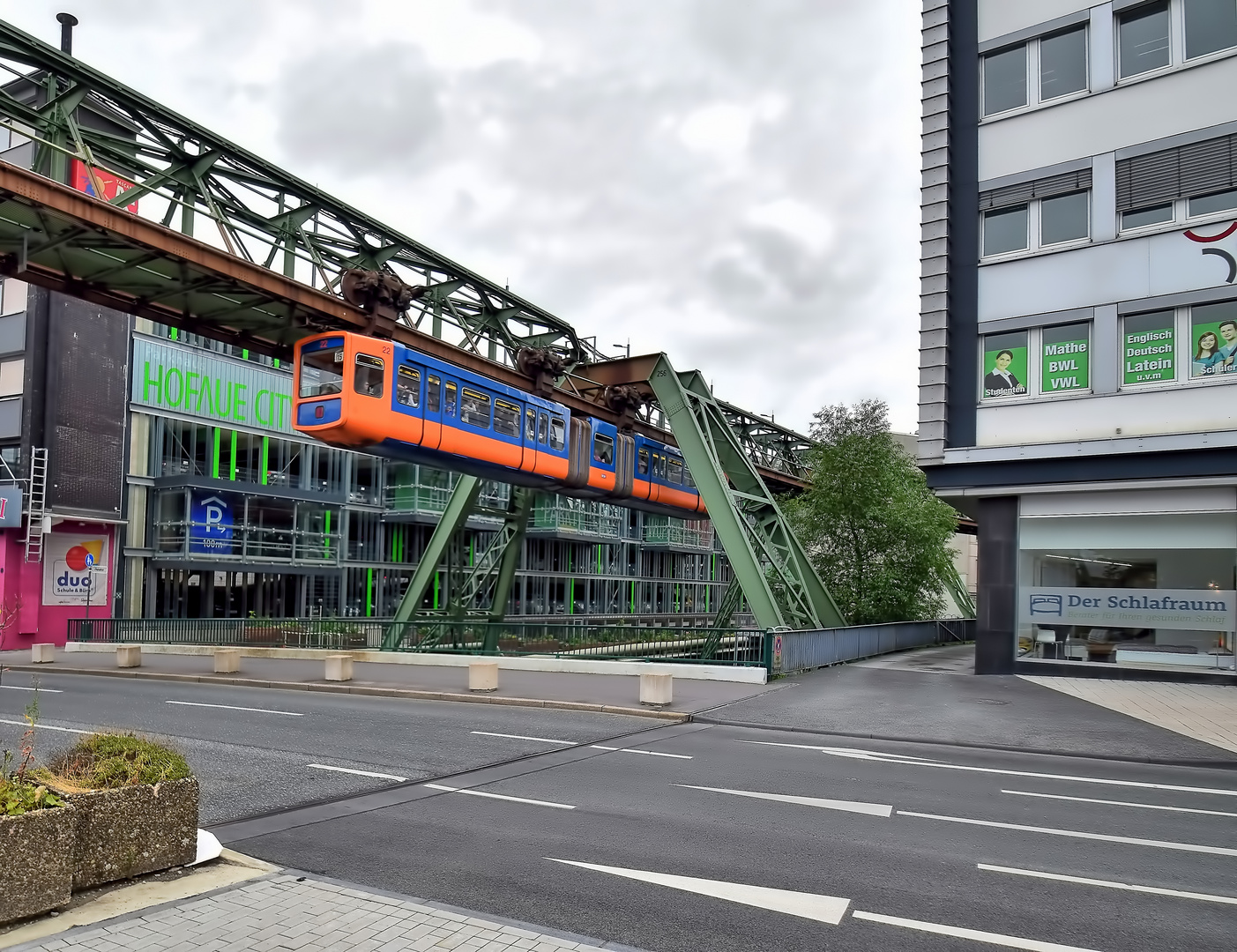 W'tal [412] Schwebebahn über der Morianstraße