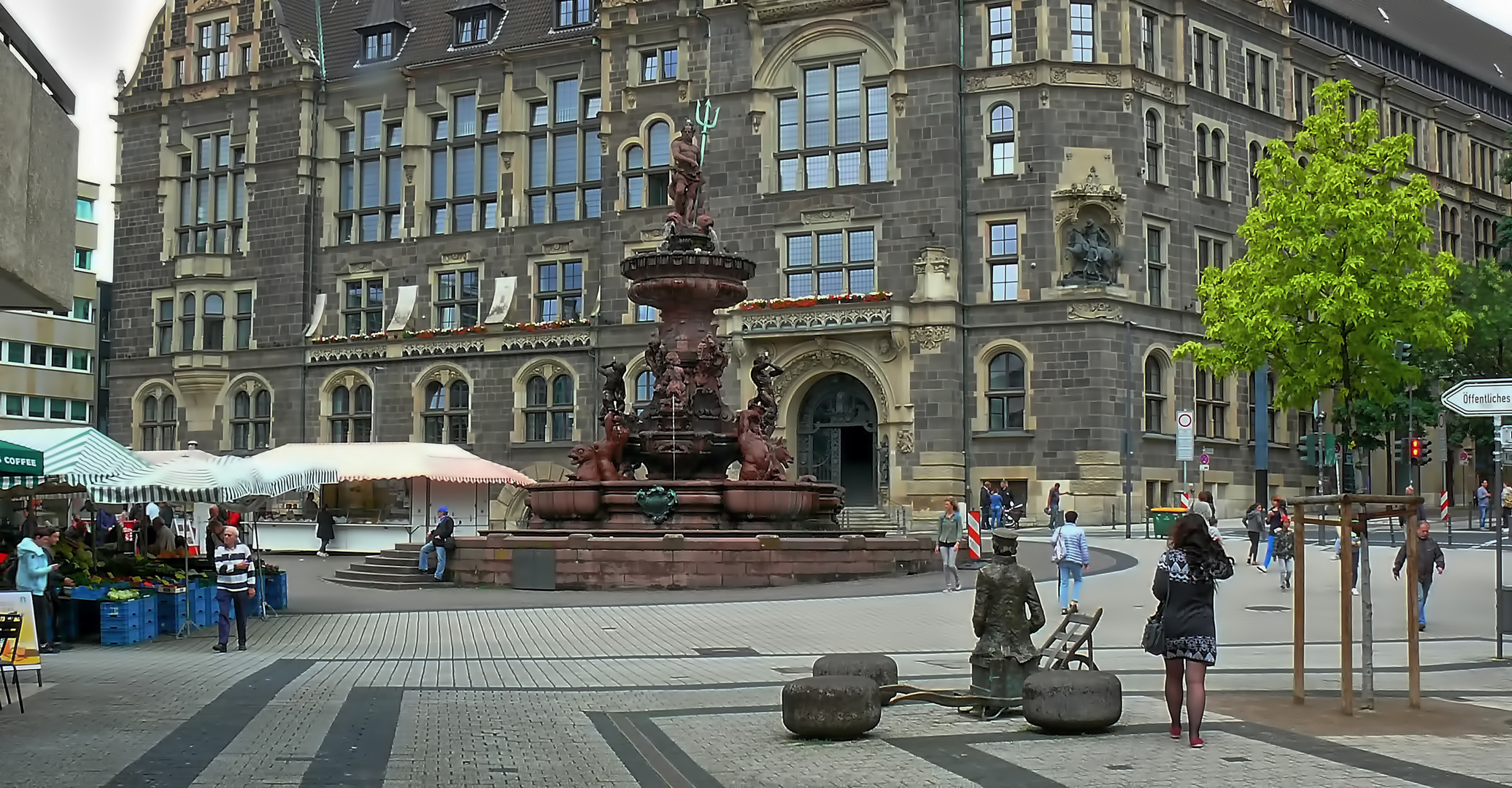 W'tal [459] Jubiläumsbrunnen vor dem Elberfelder Rathaus