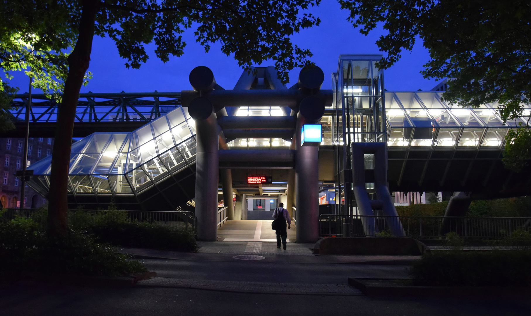 W'tal [474] bei Nacht. Schwebebahn ((97)