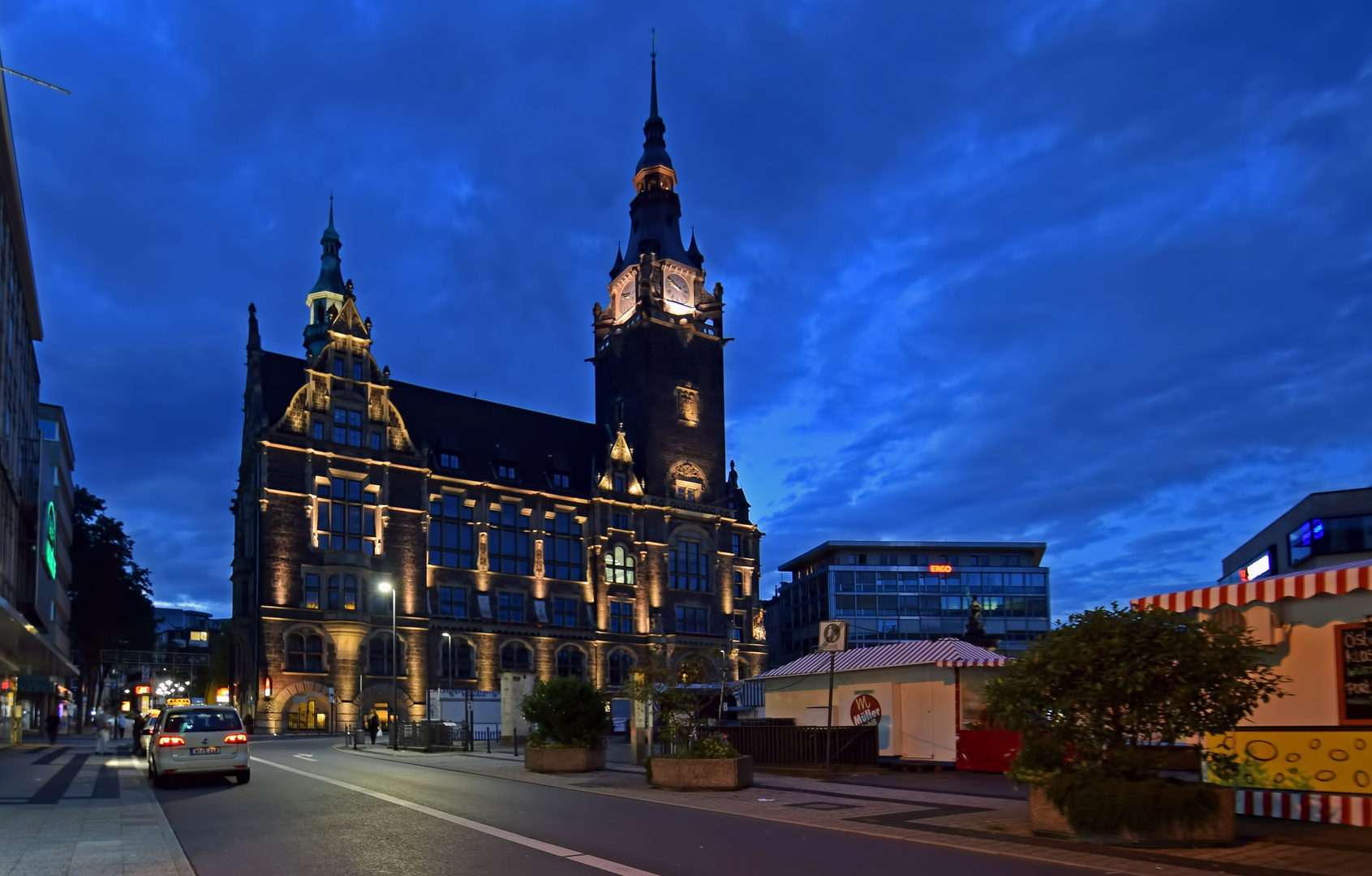 W'tal [861] Elberfelder Rathaus bei Nacht