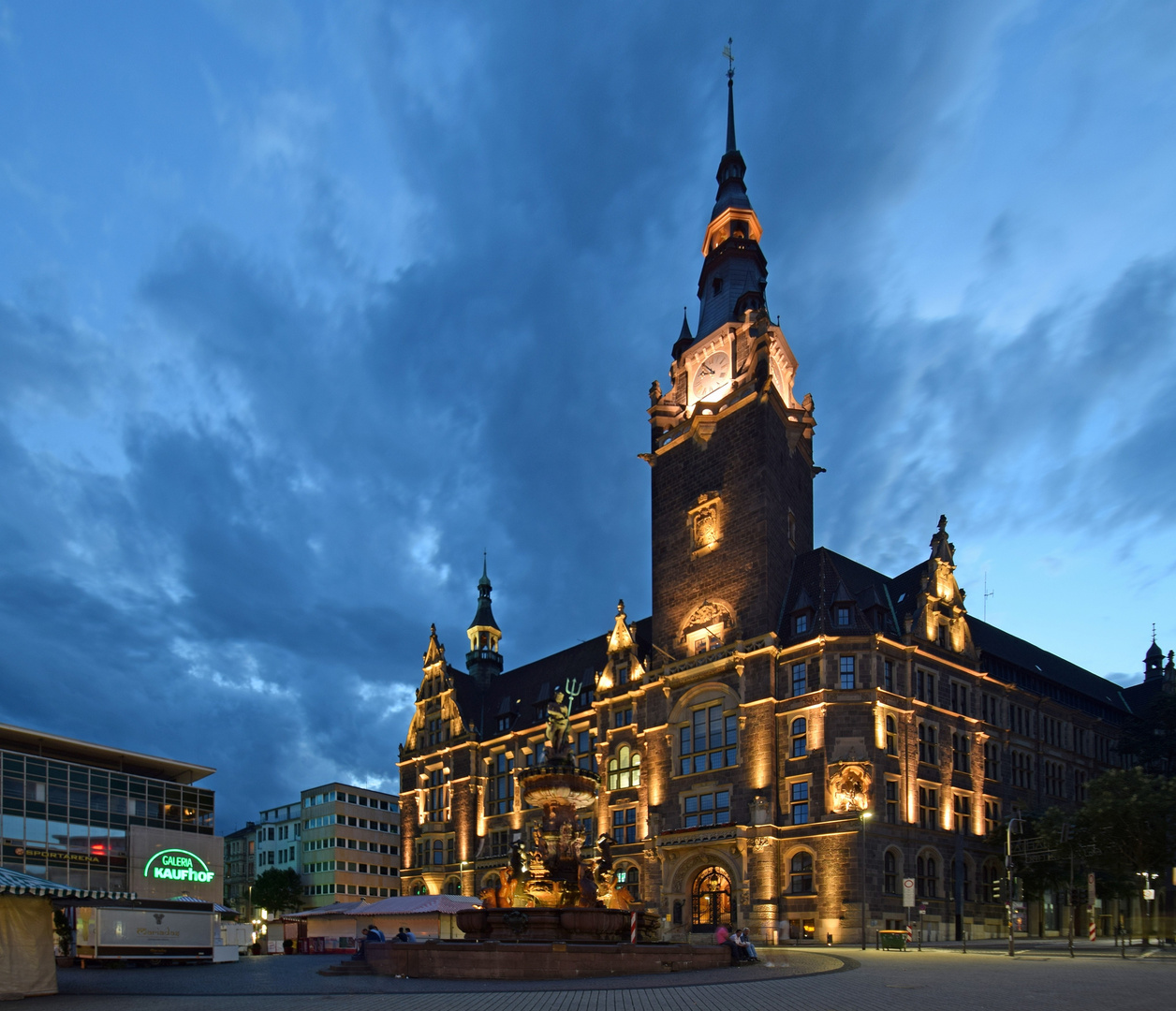 W'tal [862] Elberfelder Rathaus bei Nacht