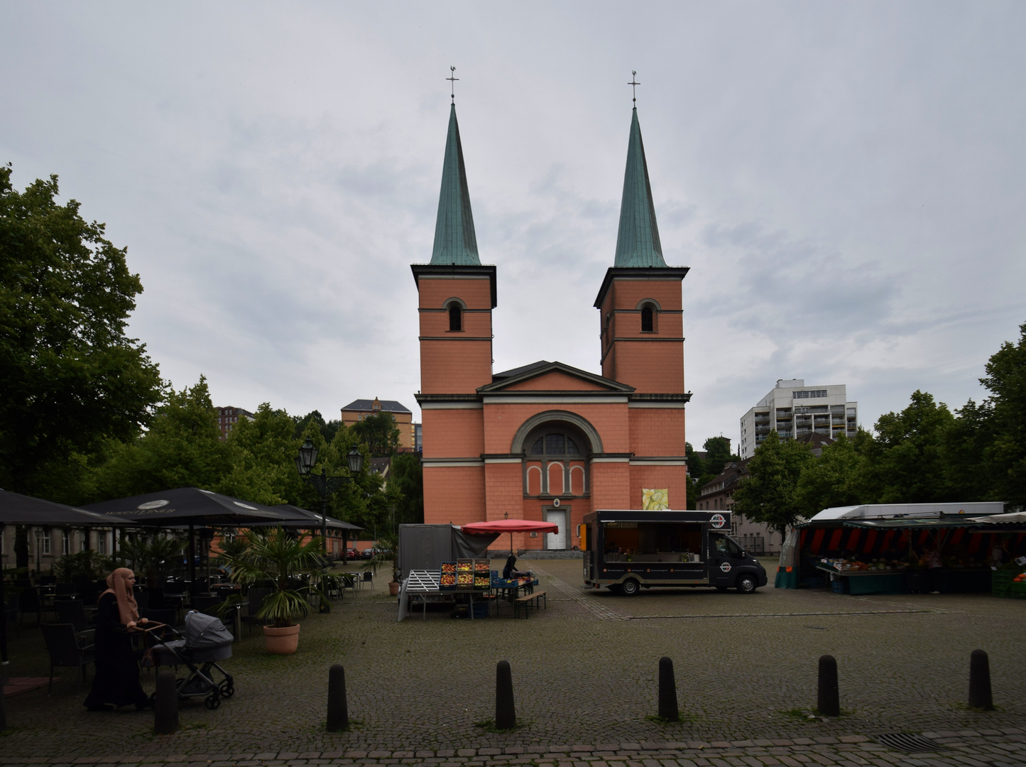 W'tal [870] Laurentiuskirche mit Markt