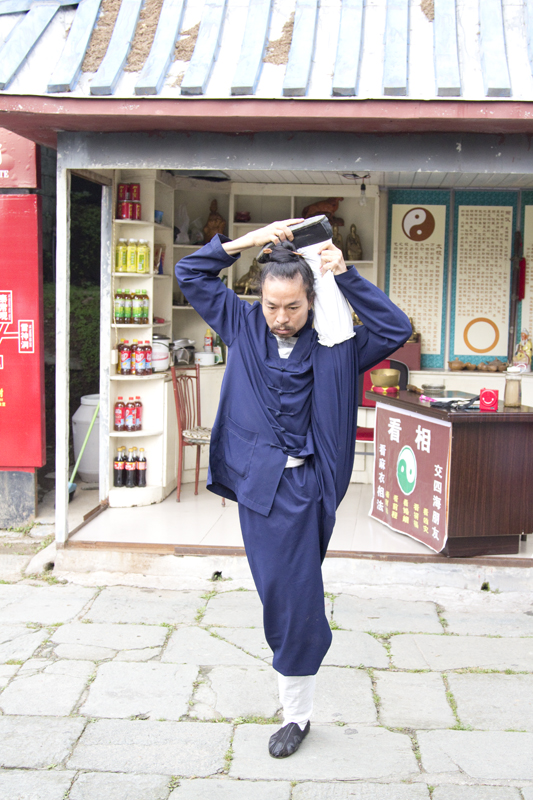 Wudang-Kung-Fu-Meister zeigt seine Kunst