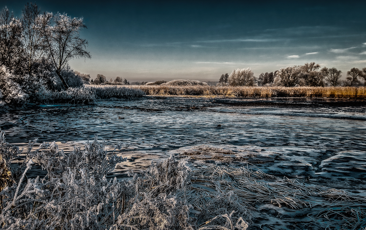 Wümme bei Niedrigwasser mit Eisschollen