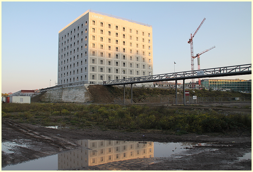 Wuerfelbau im Abendlicht in Stuttgart S21 Okt2011