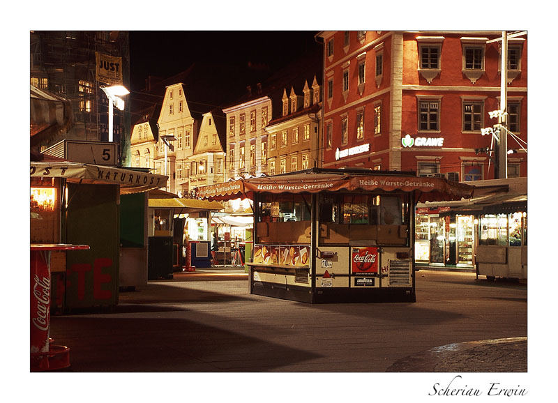 Würstelstände bei Nacht