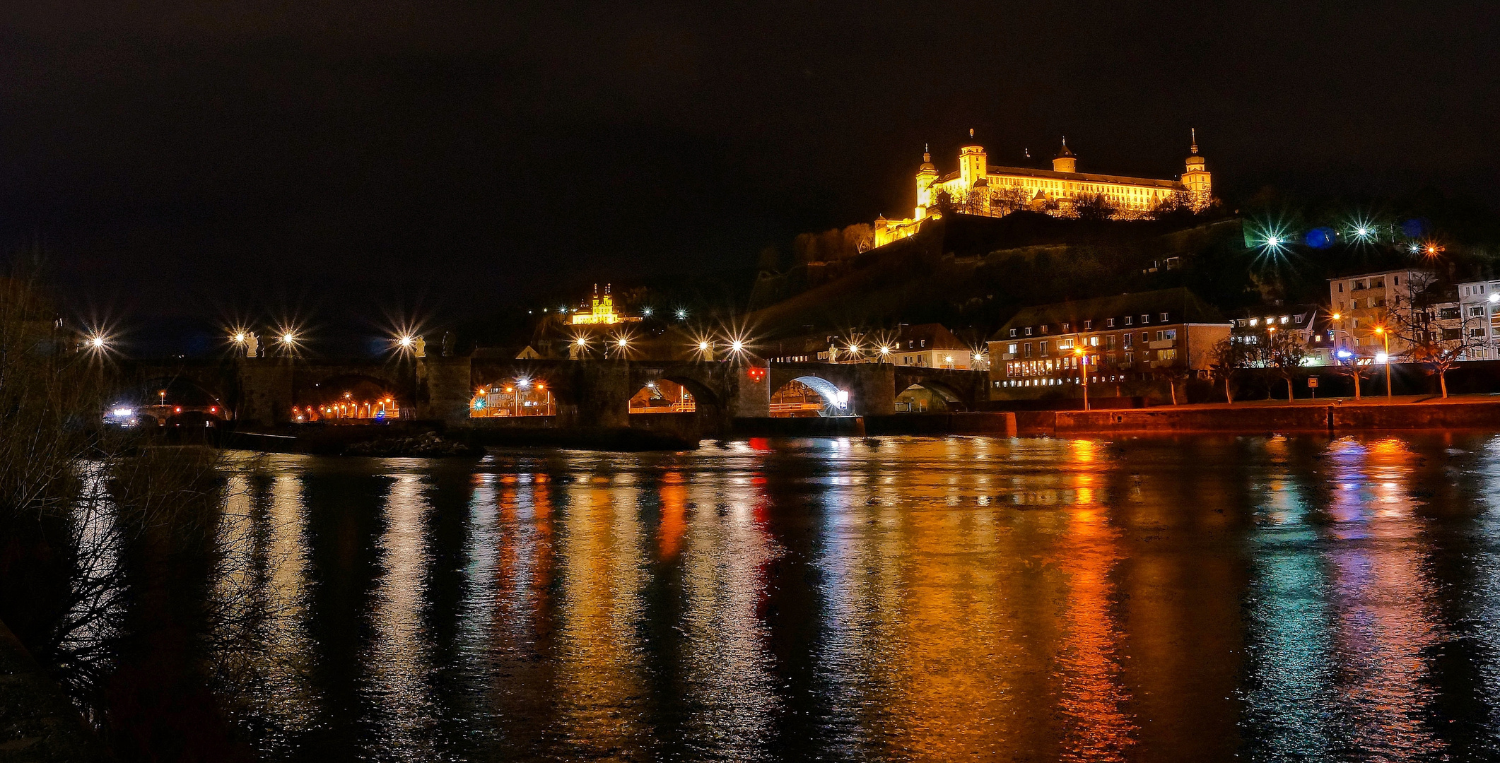 Würzburg bei Nacht.