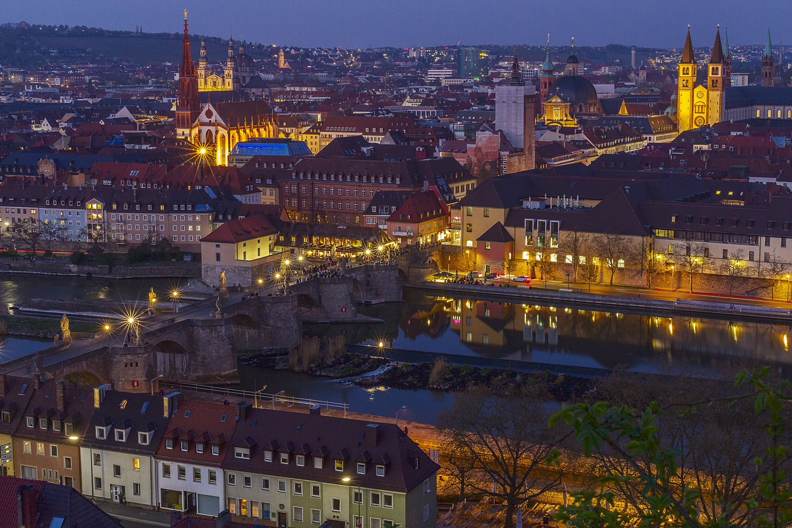 Würzburg - Lichter entlang der alten Mainbrücke