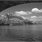 Würzburg: Mainpartie mit Festung und Löwenbrücke