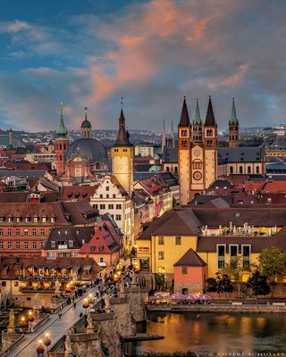 Würzburg: Türmeschau in bunten Farben. 