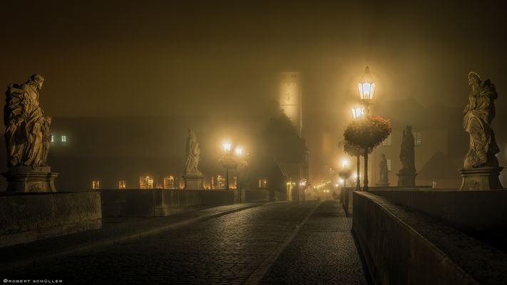 Würzburg und Nebel auf der Steinbrücke