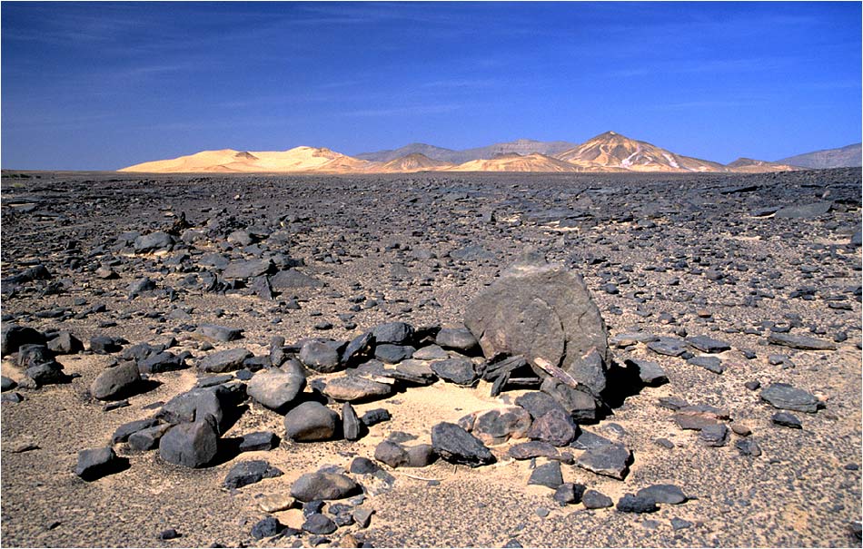 Wüste mit menschlichen Spuren