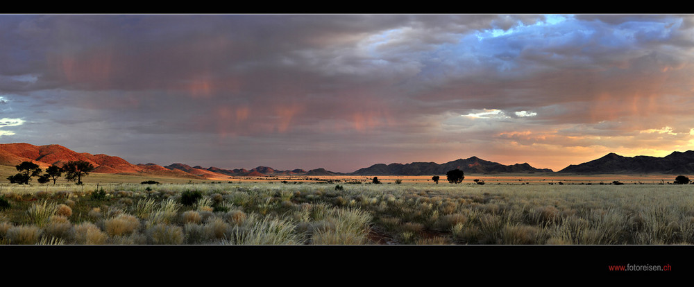 Wüste Namib bevor es dunkel wird