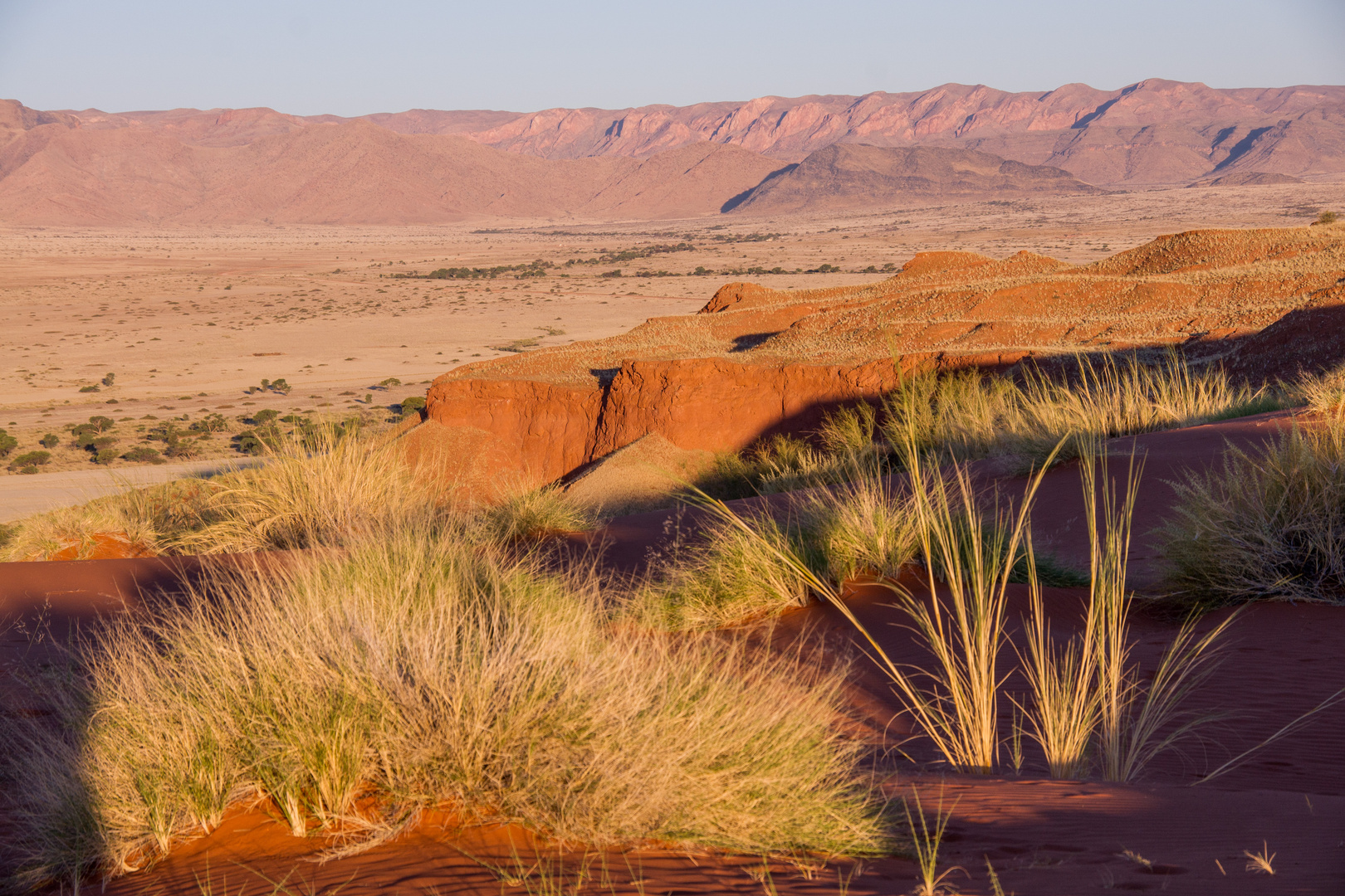 Wüste Namib vom Plateau der Namib Dessert Lodge fotografiert