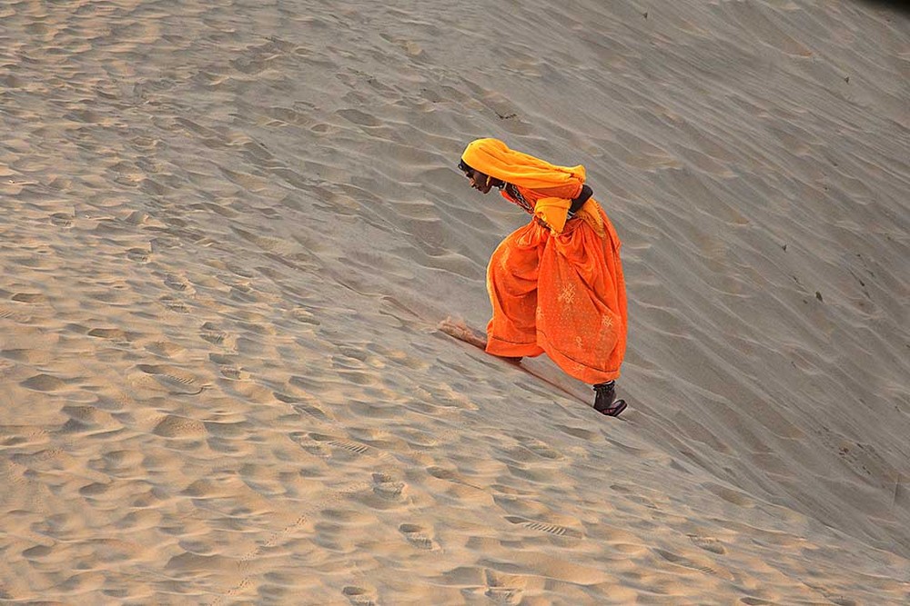 Wüste Thar in Rajasthan, nahe der Grenze zu Pakistan. - Abends in den Dünen.