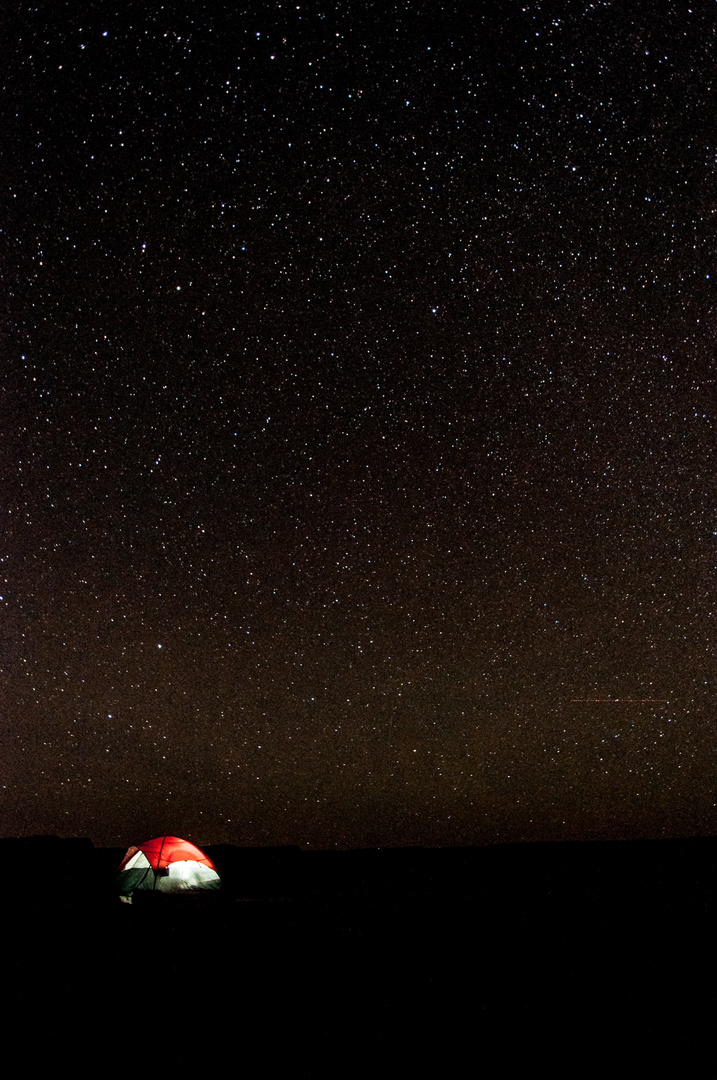 Wüstencamp bei Nacht