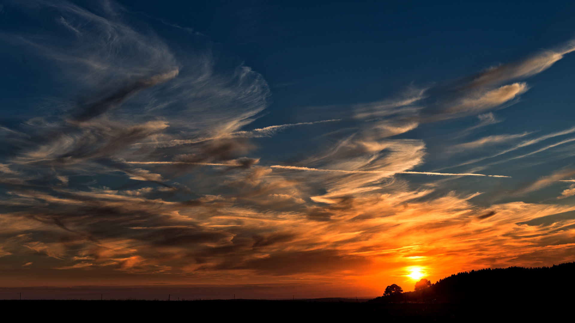 wunderful-sunset-with-cirrus-clouds