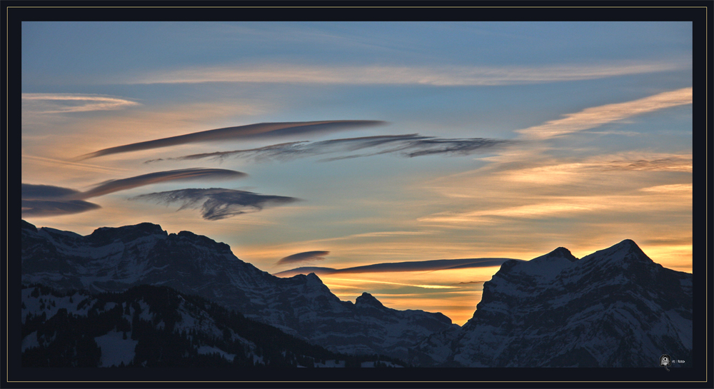 Wunderliche Wolken weit über dem Walensee ...