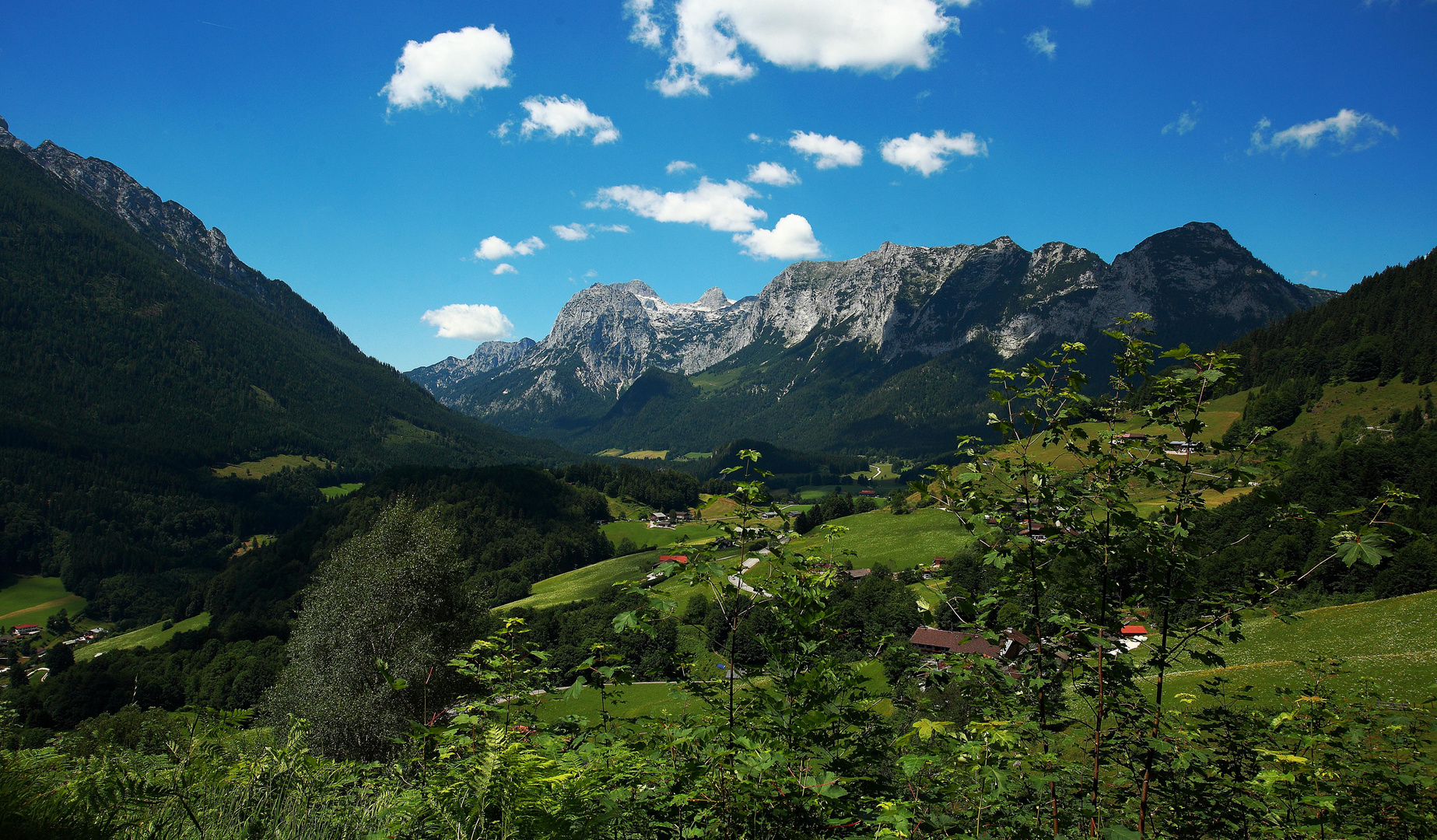 wunderschöne Berchtesgadener Bergwelt.... auch ein Blick vom Soleleitungsweg oberhalb von Ramsau