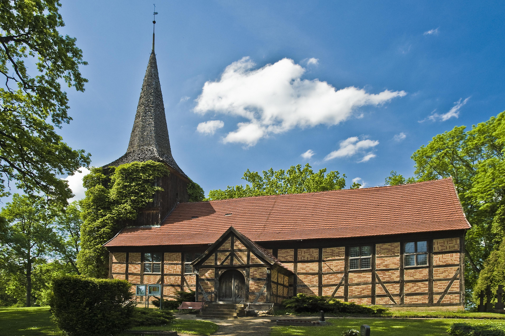 wunderschöne Dorfkirche in Stuer / Seenplatte MV