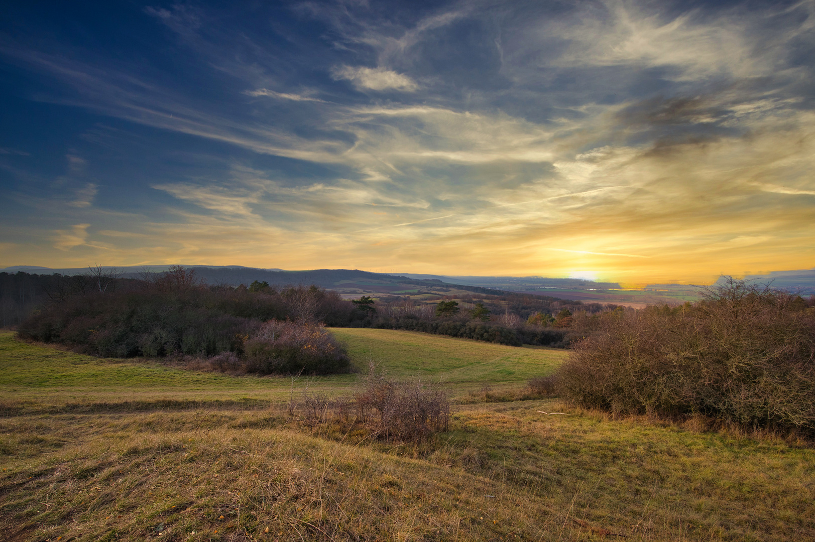 Wunderschöne Landschaft bei Sonnenuntergang