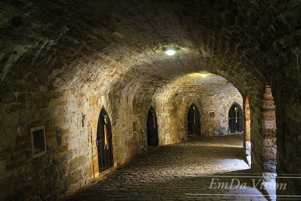 Wunderschöne Mauerdurchgänge der Burg Hohenzollern