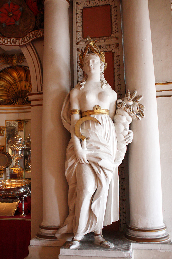 wunderschöne Statue im Prunksaal von Schloss Friedenstein/Gotha