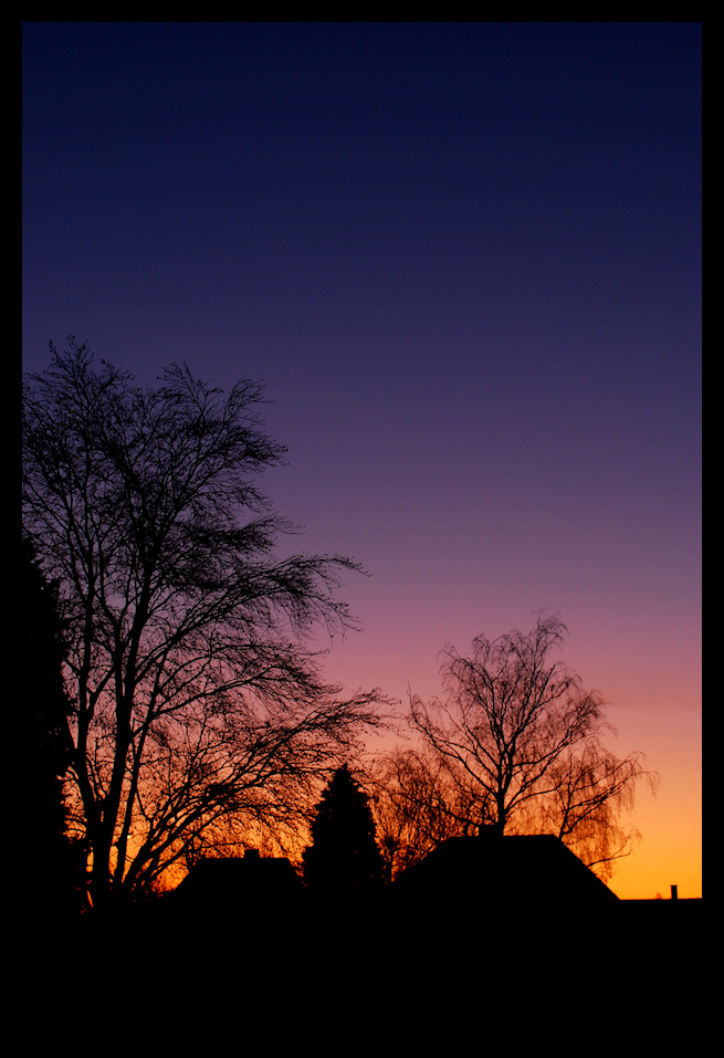 wunderschöner Farbverlauf einige Momente vor dem Sonnenaufgang