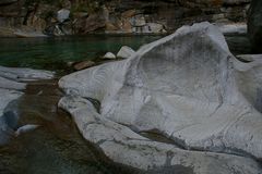 Wunderschöner Fels in der Verzasca