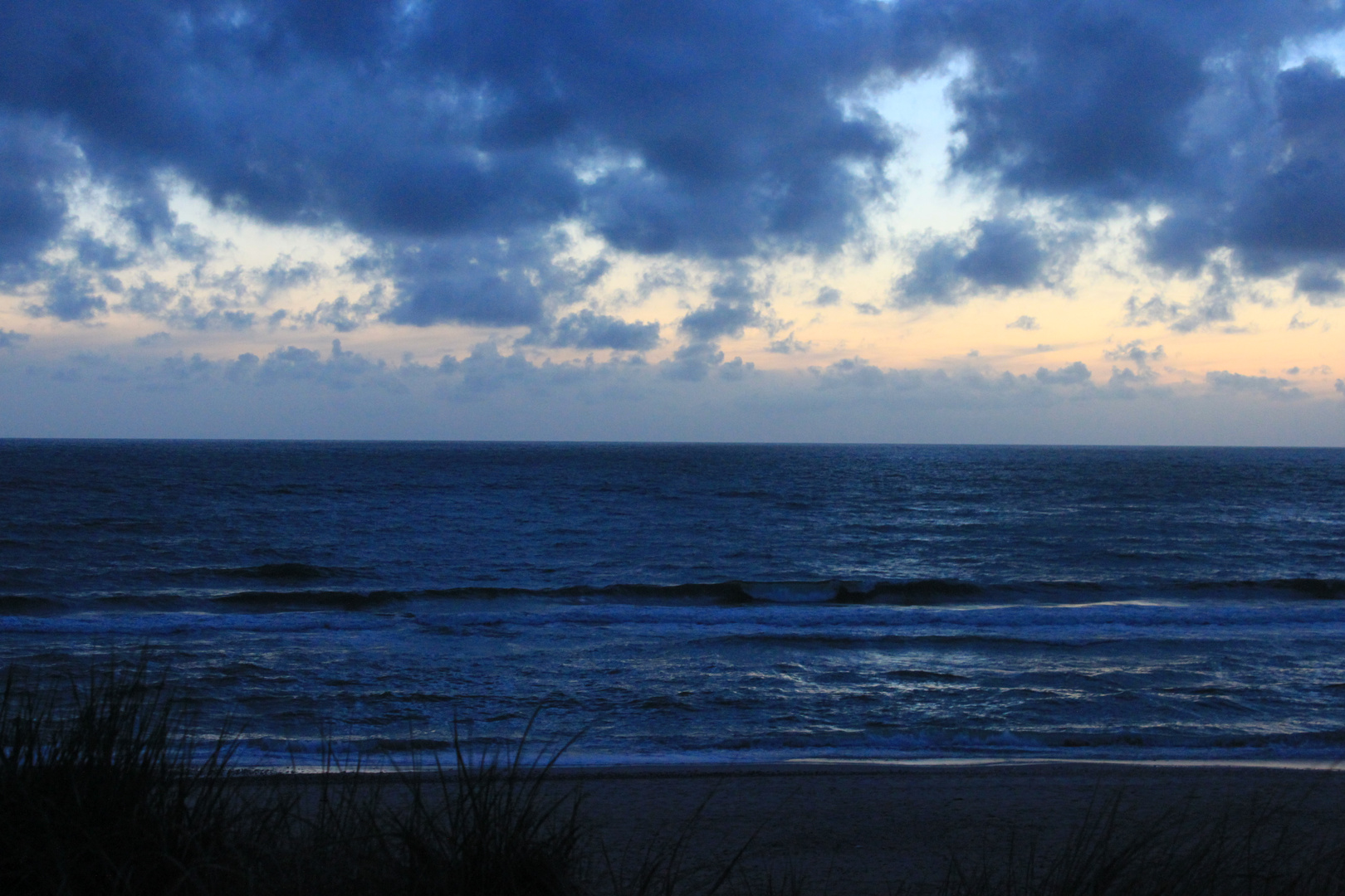 Wunderschöner Himmel am Strand