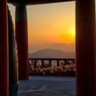 Wunderschöner Sonnenuntergang vom Glockenpavillon im Seokguram Tempel