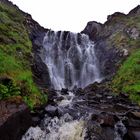 Wunderschöner Wasserfall in Schottland (Clashnessie waterfall) 