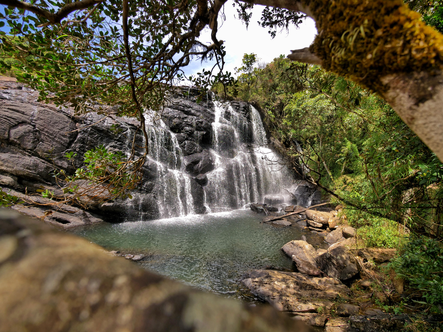 Wunderschöner Wasserfall in SRI LANKA 
