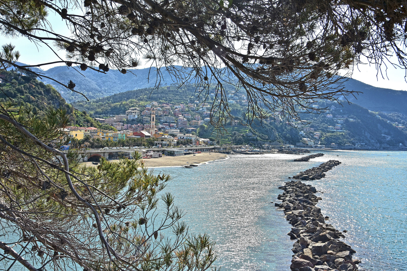 wunderschönes Italien - Blick auf Moneglia, Ligurien