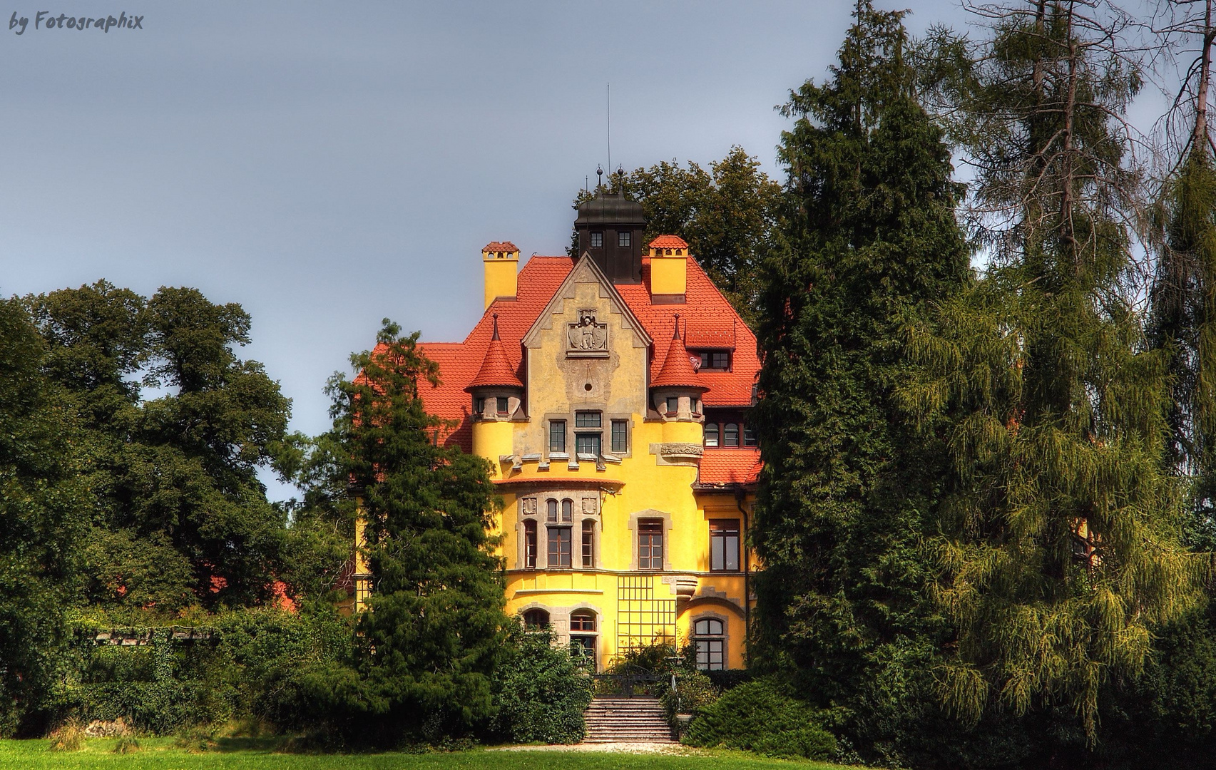 Wunderschönes Schlösschen auf dem Land; im vergangen Sommer