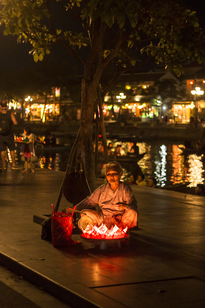 Wunschlichterfrau in Hoi An