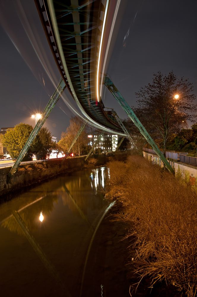 Wuppertal bei Nacht 1