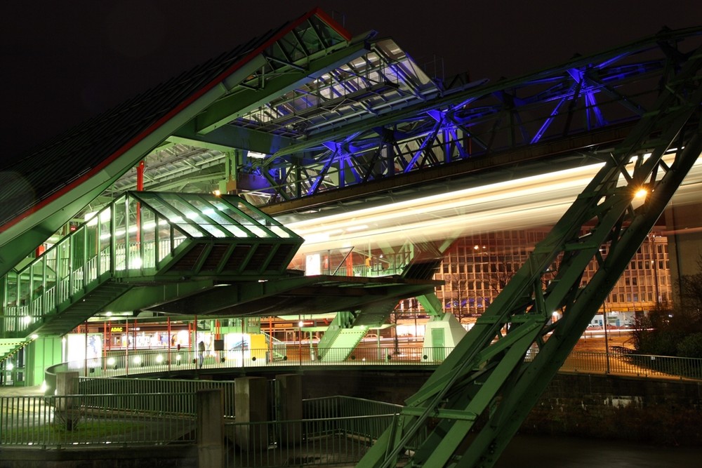 Wuppertal bei Nacht