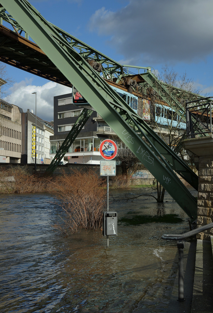 Wuppertal - Hochwasser am Islandufer