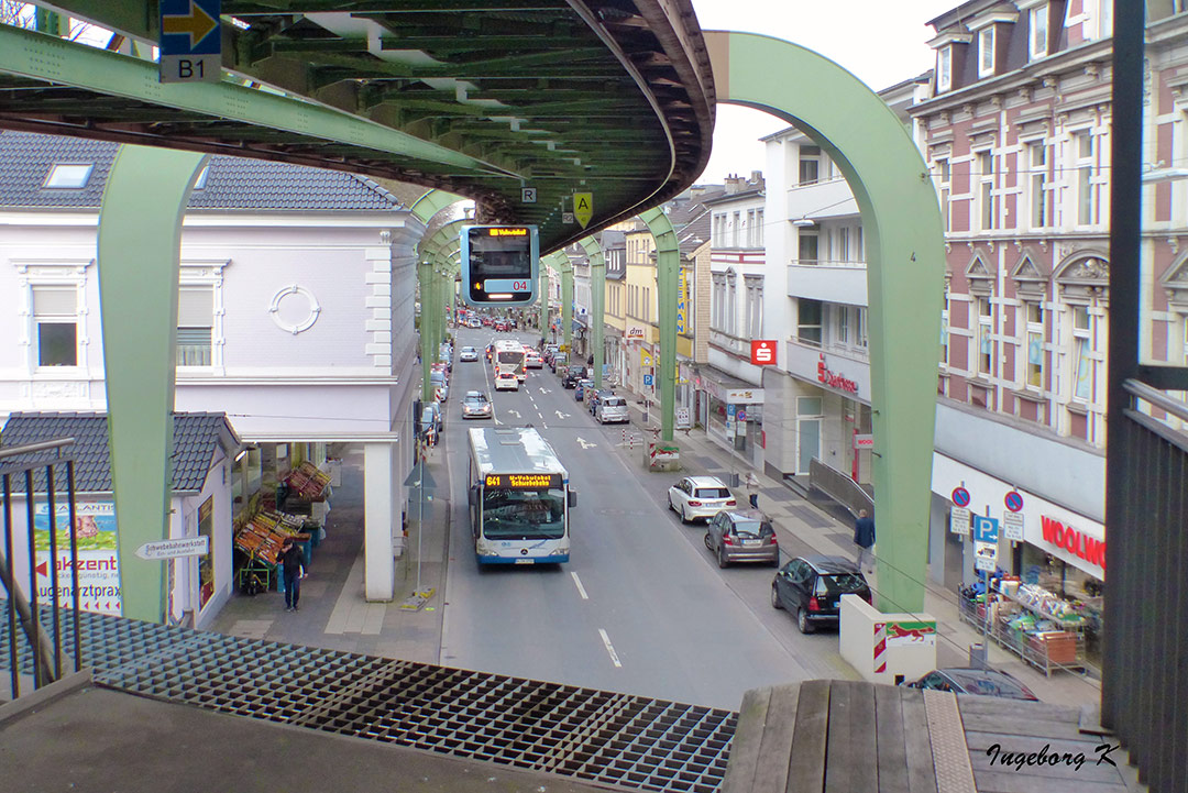 Wuppertal - Schwebebahn Ankunft Endstation Vohwinkel