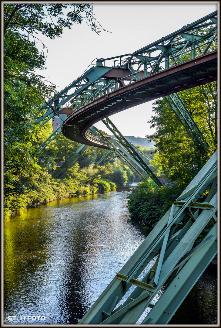 Wuppertal, Schwebebahnkonstruckt.