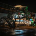 Wuppertal Schwebebahn...Station Werther Brücke bei Nacht.